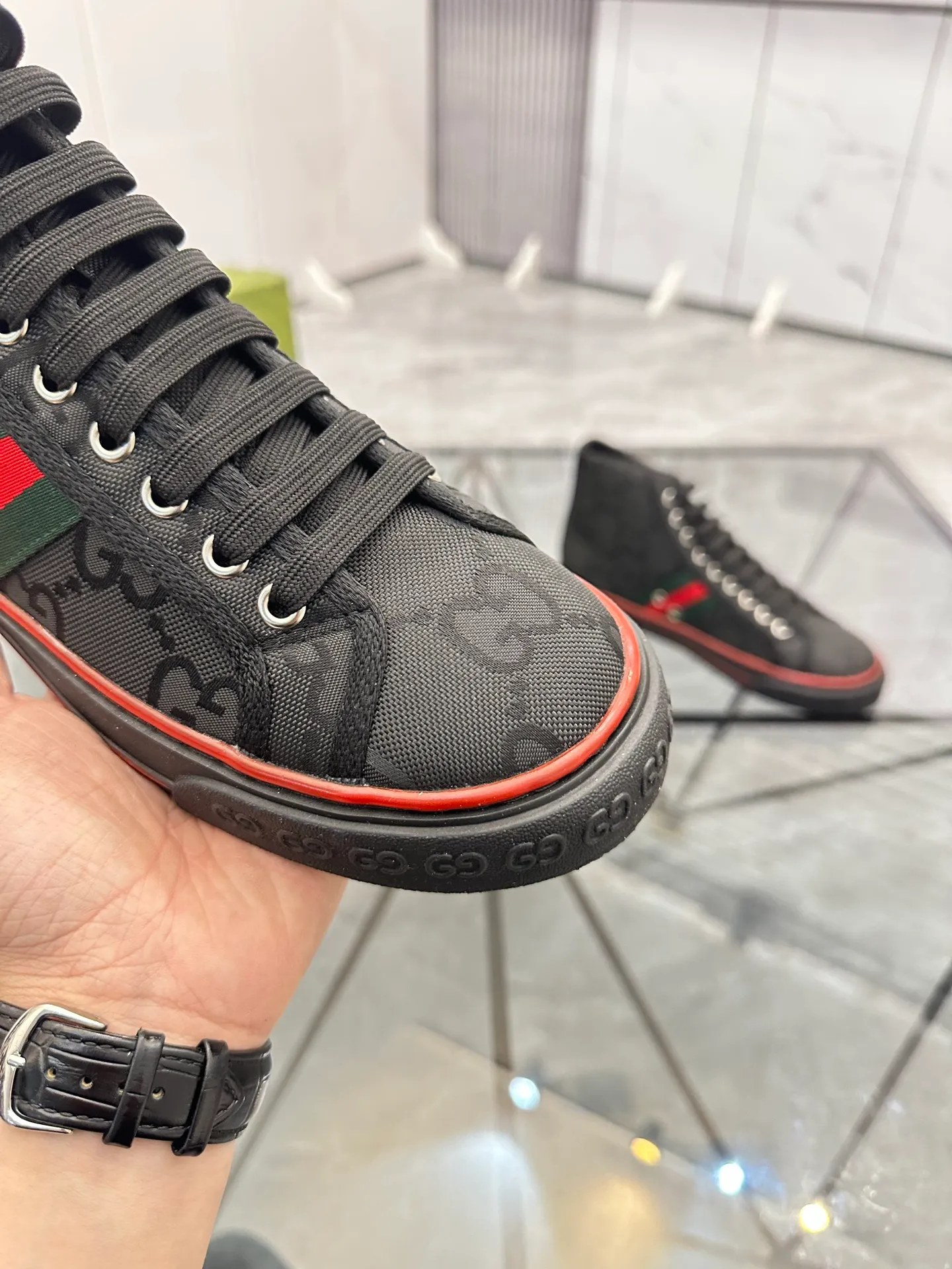 Men's shoes: 💰P420¥ Product trademark: Gucci* "Gucci*" high-top casual shoes Regular size: 38-44 (can be customized to 45.46.) Product materials: Original material from the upper counter, breathable lining, original outsole. Number: 661